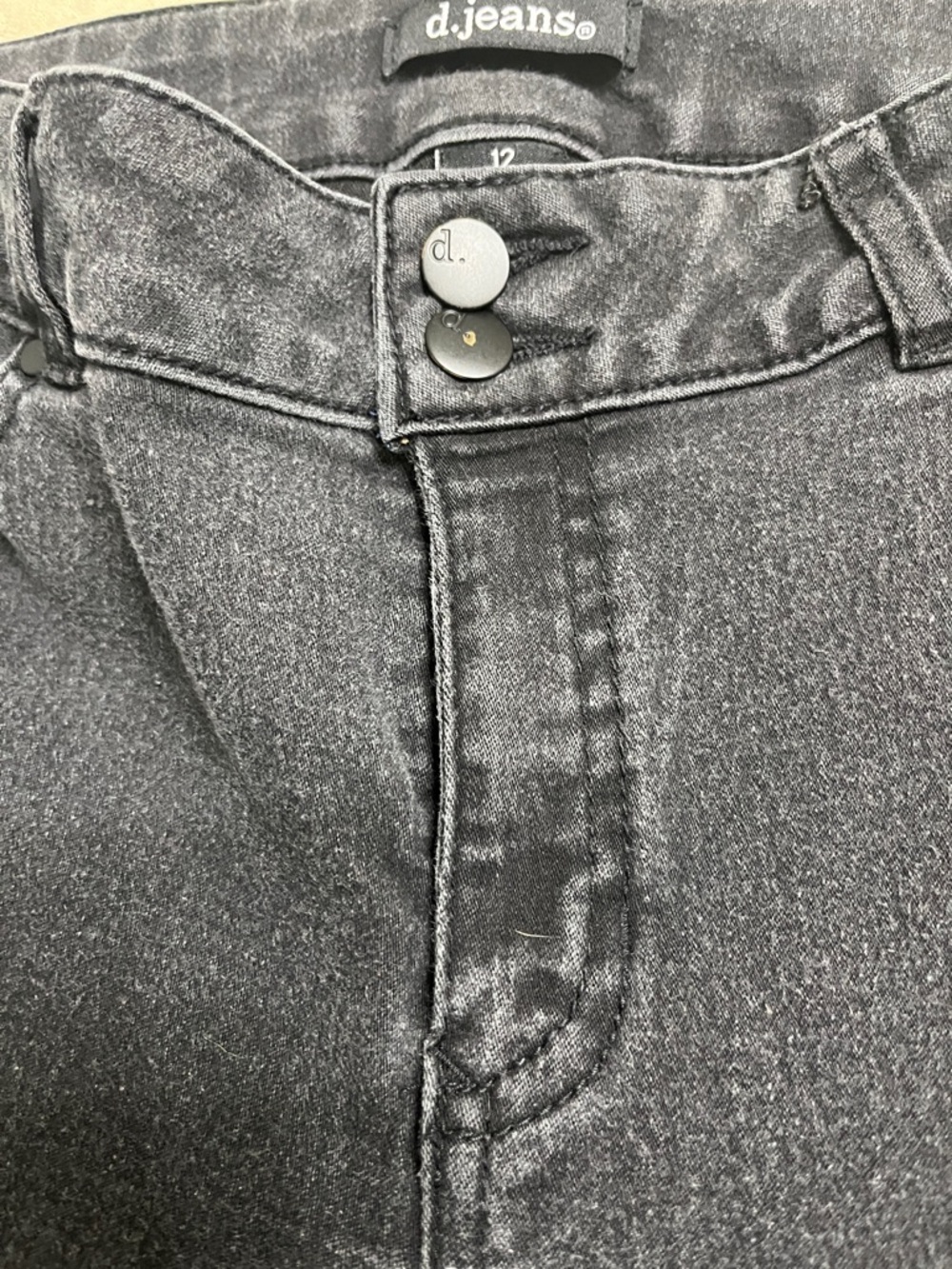d. jeans Black Cropped Capris - Picture 4 of 11